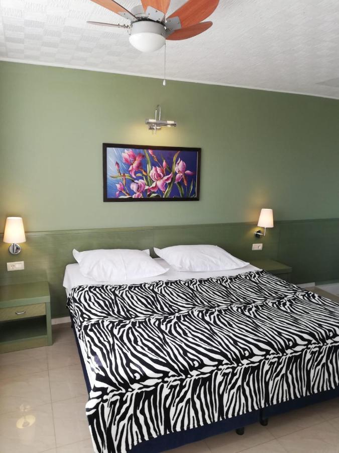 Apartmani Mistral Makarska Kamer foto