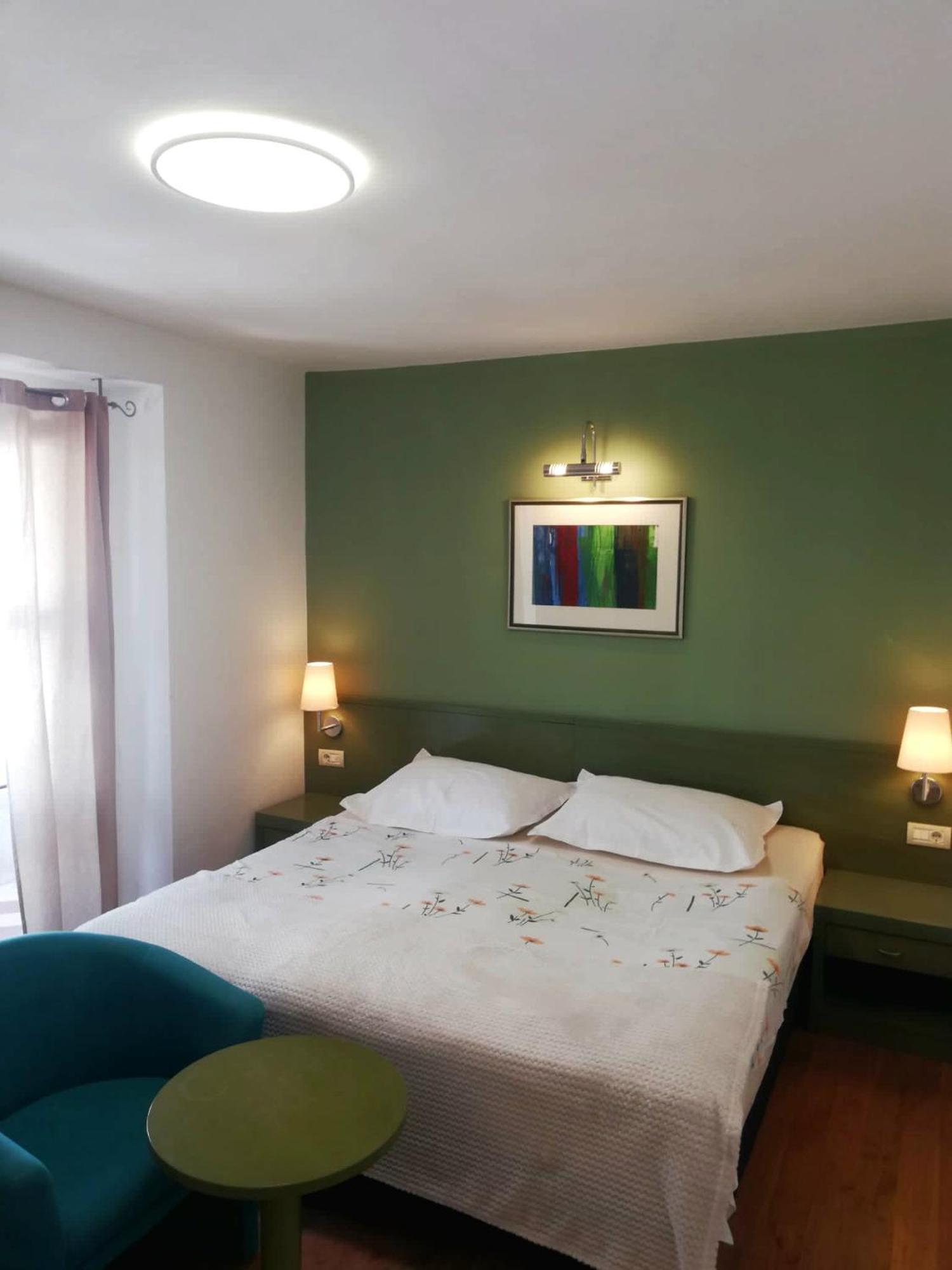 Apartmani Mistral Makarska Kamer foto