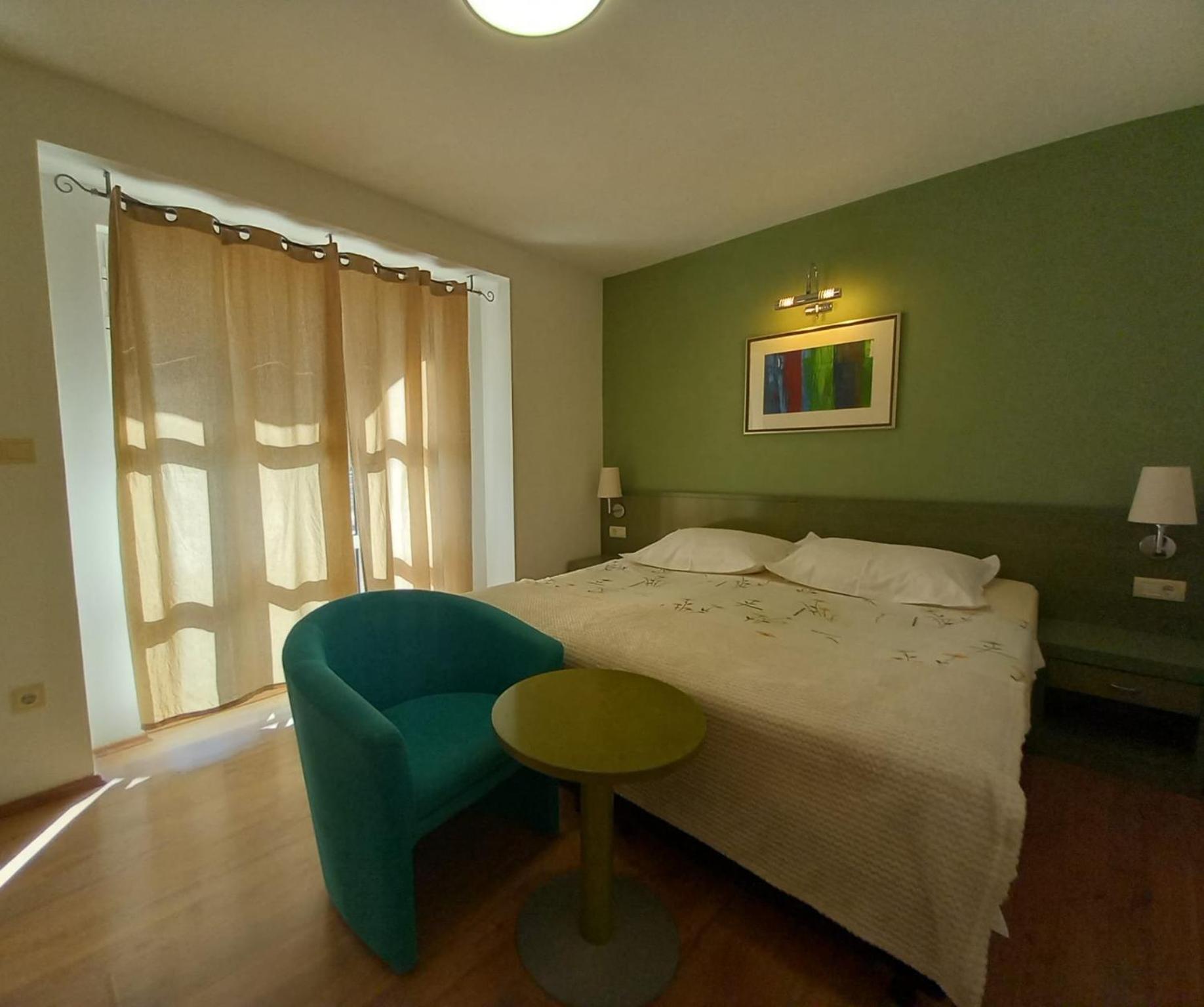 Apartmani Mistral Makarska Kamer foto
