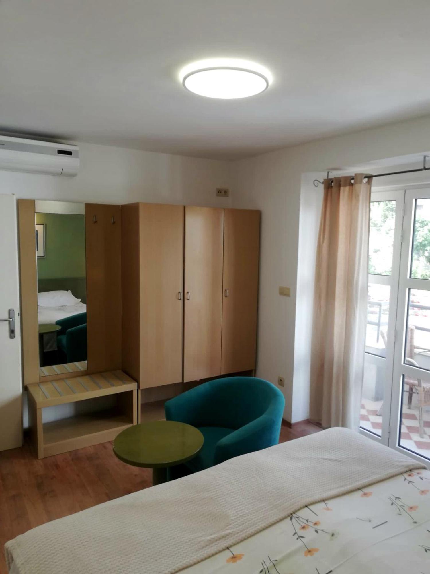 Apartmani Mistral Makarska Kamer foto